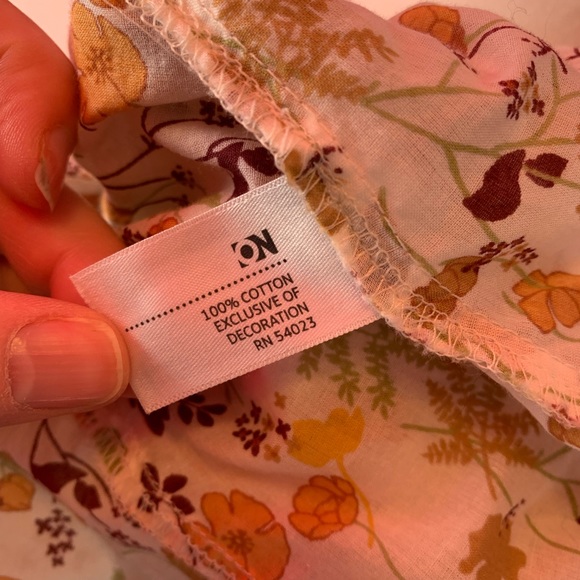 Old Navy cream and orange floral button down size XL - Picture 5 of 7